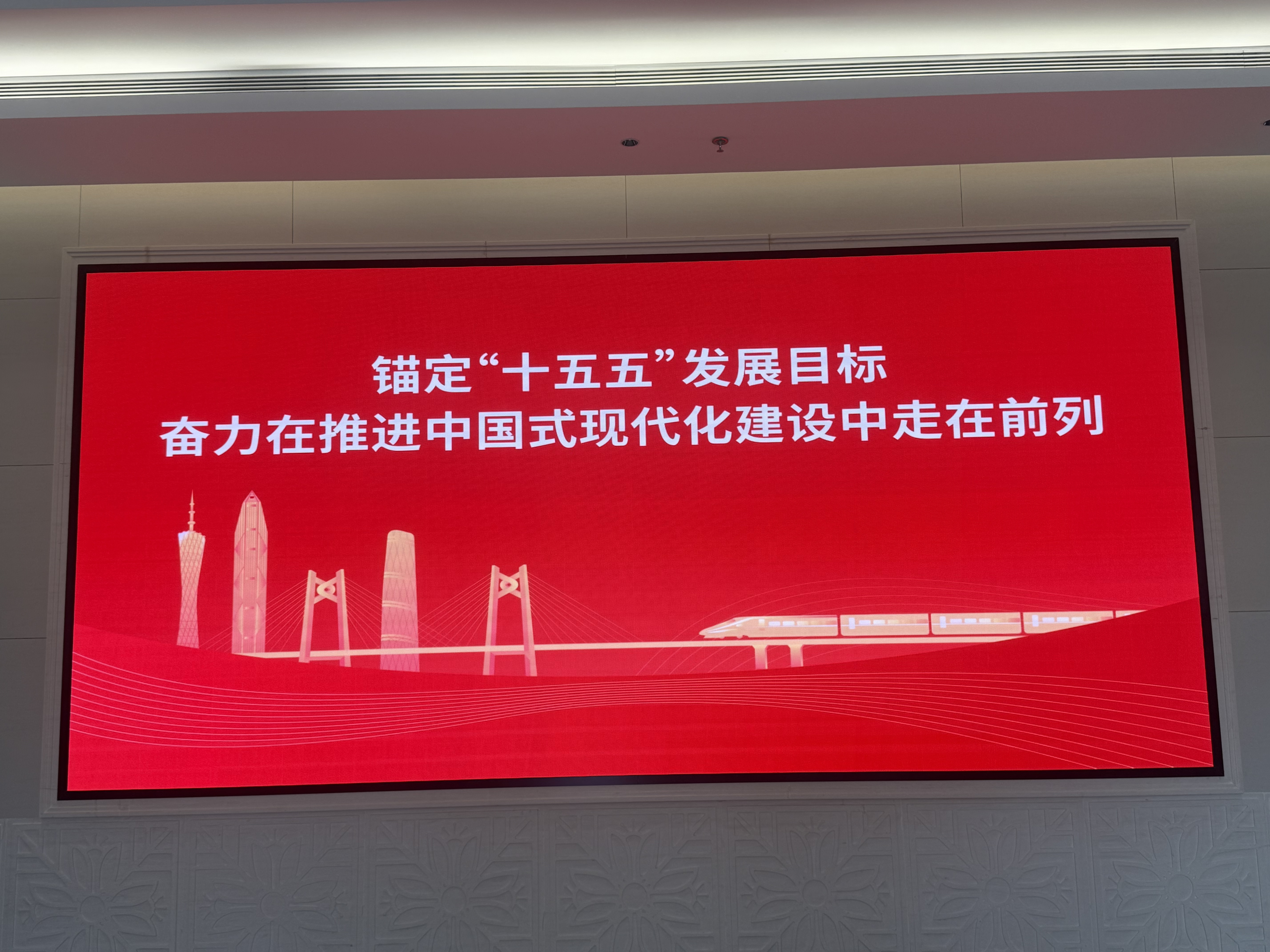 廣東省委黨校LED顯示屏項目 屏1屏2： 中視P2（640*480/640*640）：3.84*2.24 屏3屏4：中視 P2（640*480）：4.16*2.4 屏5圖書館：中視 P2（640*480）：2.56*1.44